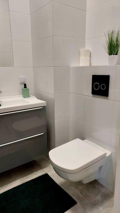 Апартаменти Uroczy Apartament Blisko Centrum Warszawy Варшава Екстер'єр фото